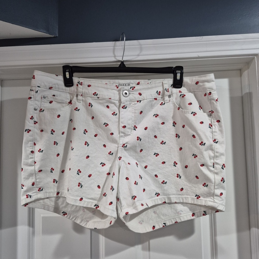 Torrid Shorts Womens 20 White Denim Jean Cherry Strawberry Pinup Rockabilly